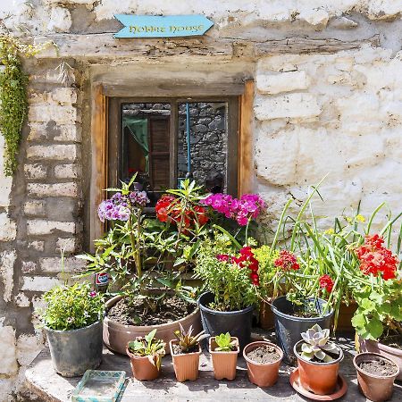 Hobbithousebademler Bed & Breakfast Урла Екстериор снимка