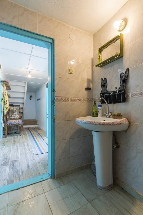 Hobbithousebademler Bed & Breakfast Урла Екстериор снимка