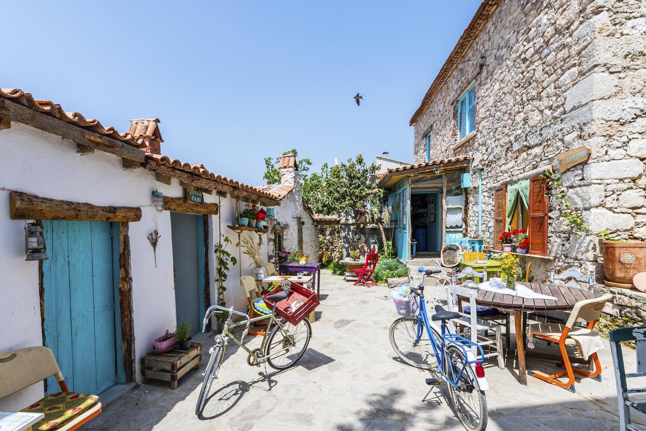Hobbithousebademler Bed & Breakfast Урла Екстериор снимка