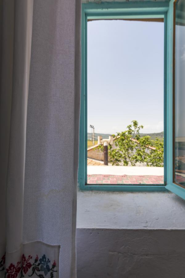 Hobbithousebademler Bed & Breakfast Урла Екстериор снимка