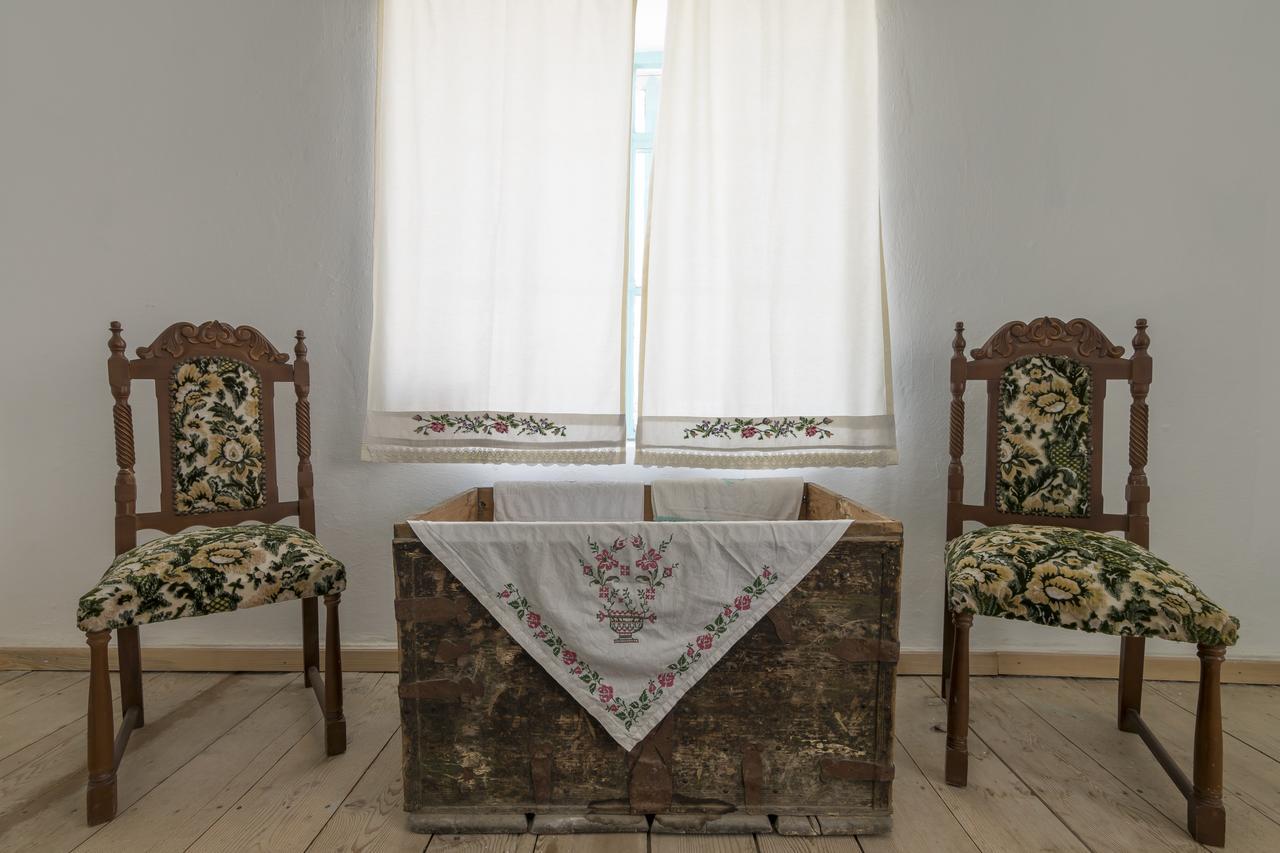 Hobbithousebademler Bed & Breakfast Урла Екстериор снимка
