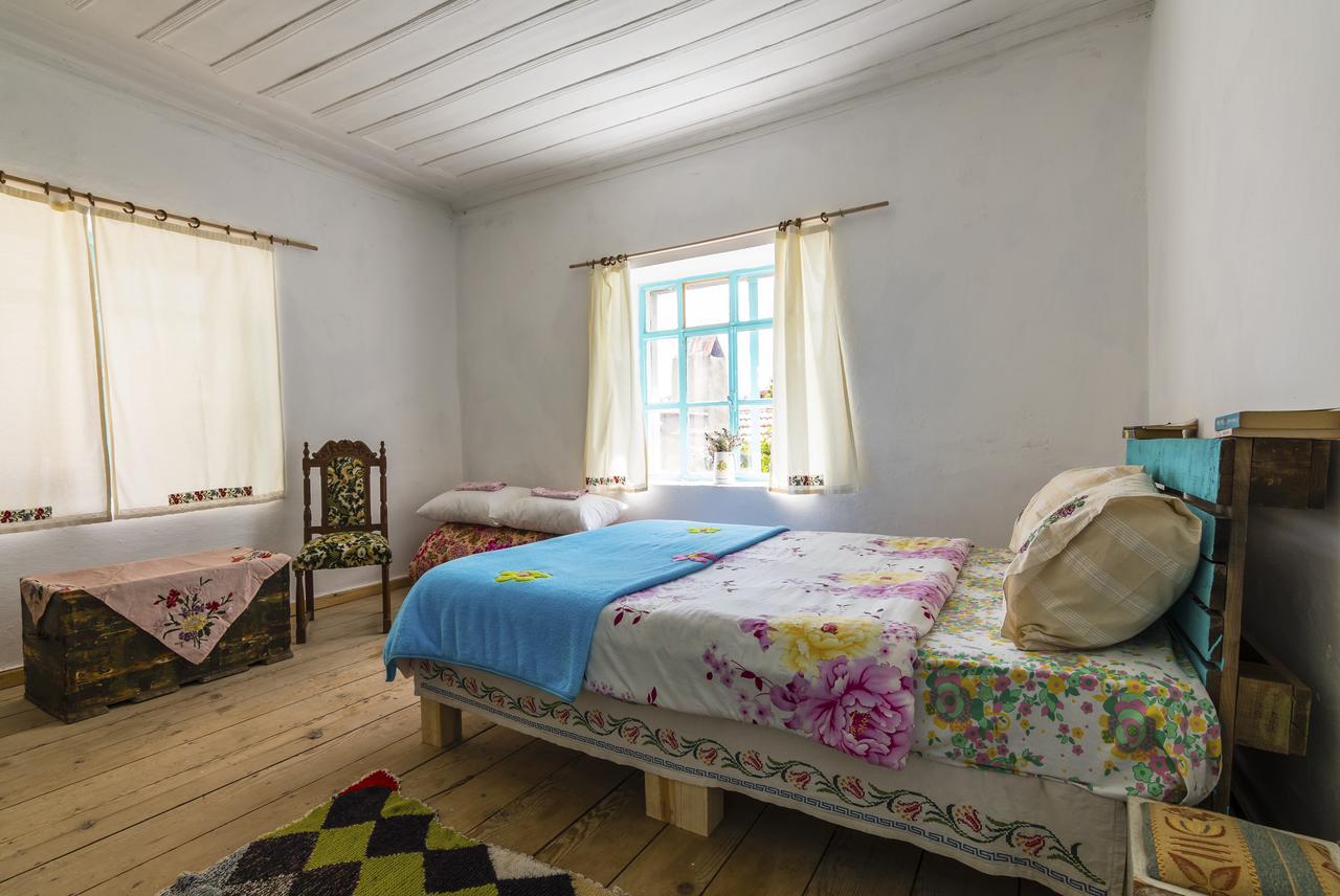 Hobbithousebademler Bed & Breakfast Урла Екстериор снимка