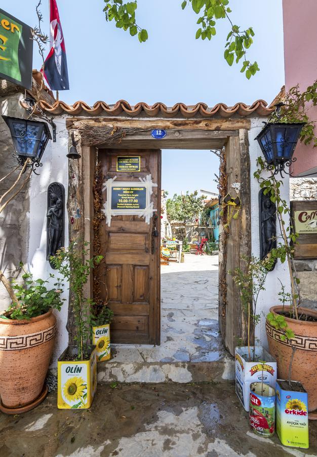 Hobbithousebademler Bed & Breakfast Урла Екстериор снимка