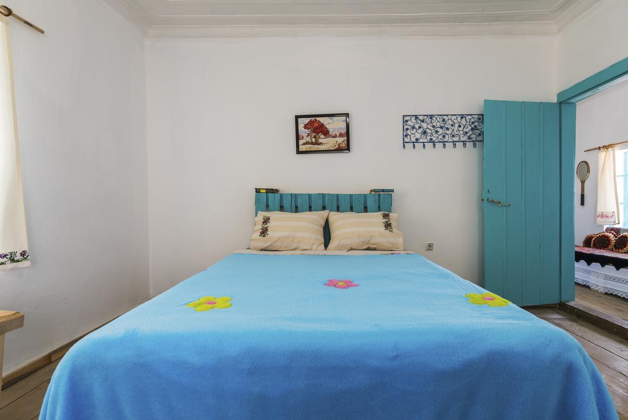 Hobbithousebademler Bed & Breakfast Урла Екстериор снимка