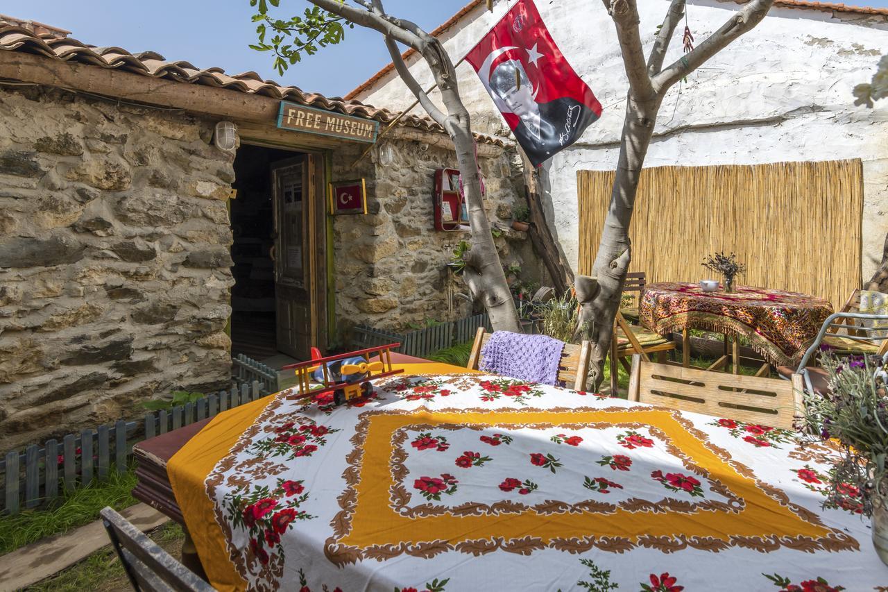 Hobbithousebademler Bed & Breakfast Урла Екстериор снимка