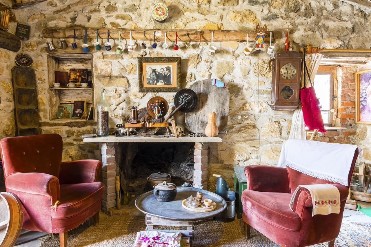Hobbithousebademler Bed & Breakfast Урла Екстериор снимка