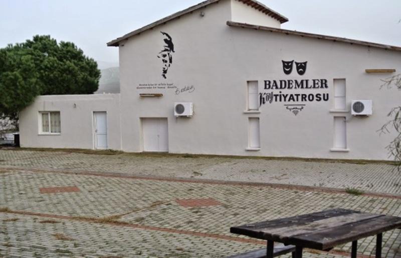 Hobbithousebademler Bed & Breakfast Урла Екстериор снимка