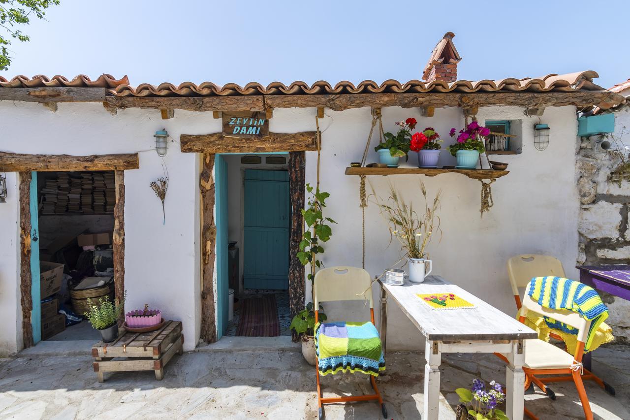 Hobbithousebademler Bed & Breakfast Урла Екстериор снимка