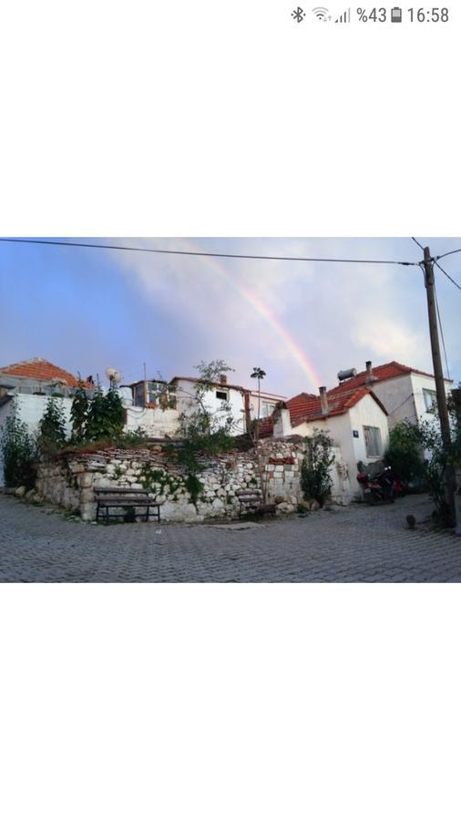 Hobbithousebademler Bed & Breakfast Урла Екстериор снимка